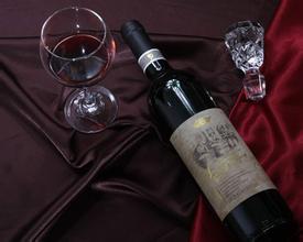 勃利蓝靛果酒